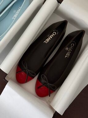 Chanel 26S Dark Brown & Red Flats | Size 38.5, 39